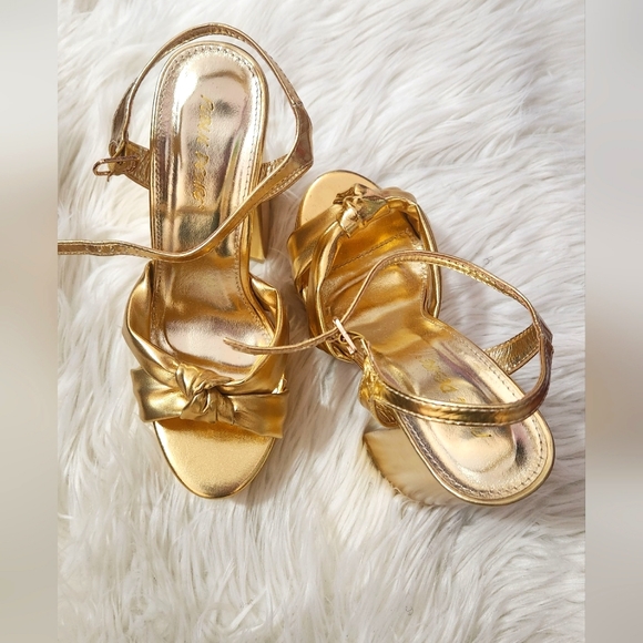 Brand new, Public desire, chunky heels sandals in gold, US 8 - Picture 2 of 3